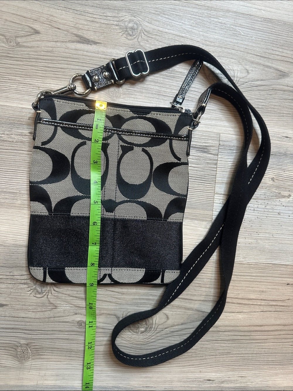 EUC Coach Black and Beige Signature Canvas Crossbody - Picture 7 of 10